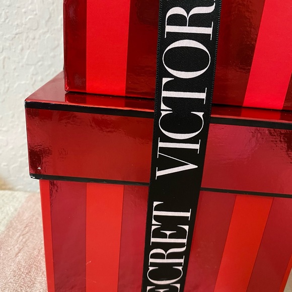 VS Collectible Display Present Boxes Store Prop - Picture 6 of 13